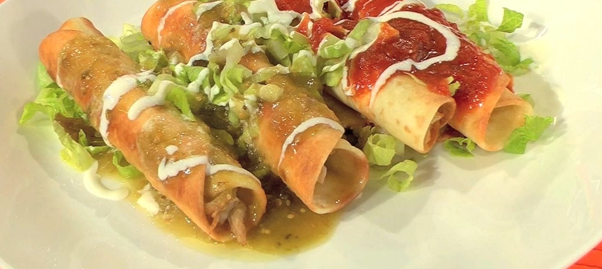 Tacos dorados de pollo.